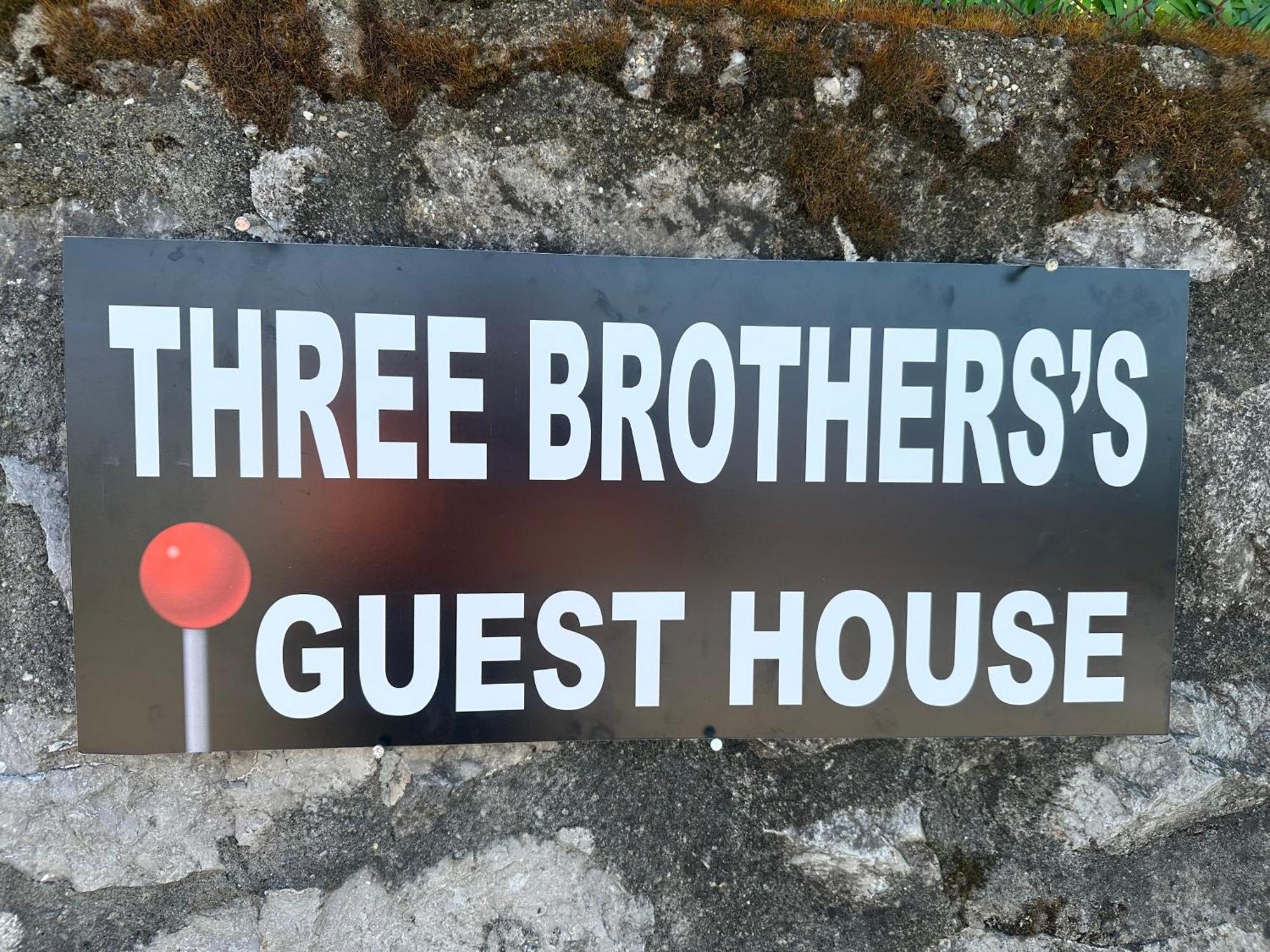 Three Brothers Široka